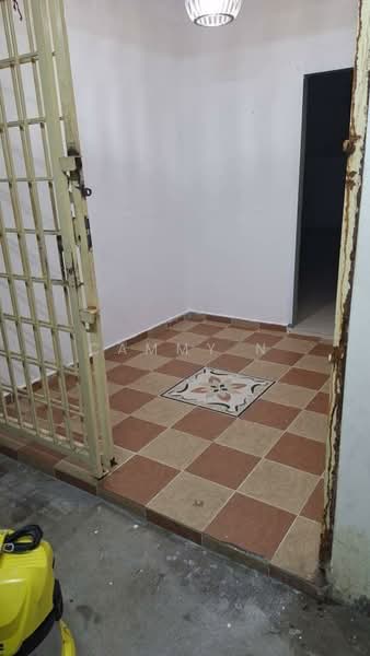 Pangsapuri untuk Disewa di Lakeview Apartments - Cammy N - Entrance - PropertyGuru.com.my