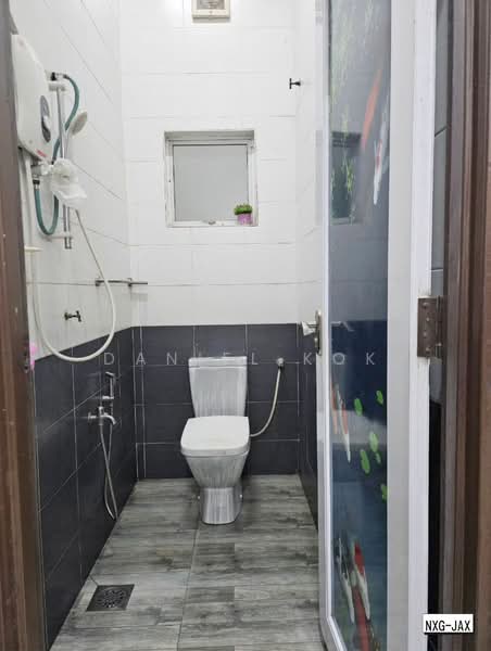 Semi-Detached House for Sale in Taman Sejahtera (Klang) - Daniel Kok - Bathroom - PropertyGuru.com.my