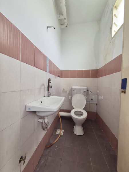 Apartment for Sale at Mentari Court - Mohd Fikry Abdul Karim - Bathroom - PropertyGuru.com.my