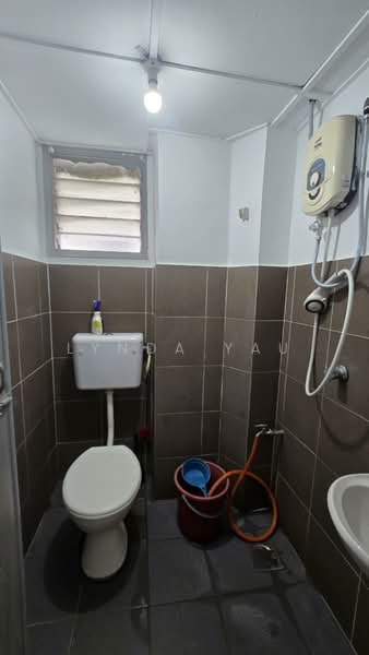 Apartment for Sale at Pangsapuri Subang Jaya - Lynda Yau - Bathroom - PropertyGuru.com.my