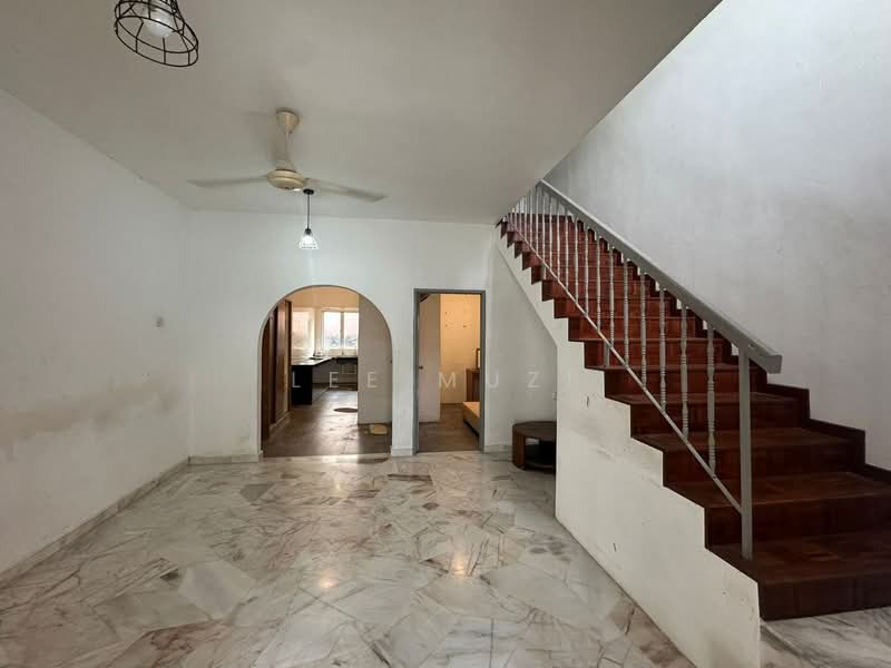 2-storey Terraced House for Sale in Taman Cempaka (Ipoh) - Lee Muzi - Living Room - PropertyGuru.com.my