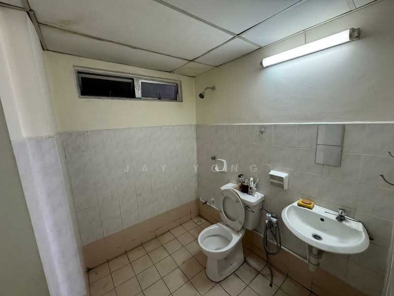 Pangsapuri untuk Disewa di Suria Kipark Damansara - Jay Yong - Bathroom - PropertyGuru.com.my