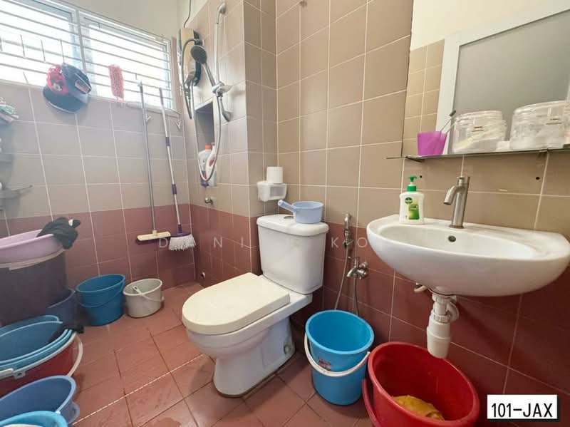 Semi-Detached House for Sale in Aman Perdana (Kapar) - Daniel Kok - Bathroom - PropertyGuru.com.my
