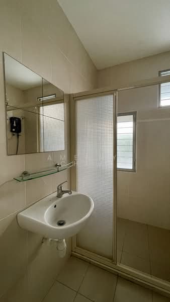 2-storey Terraced House for Rent in Kemuning Utama (Shah Alam) - Amenny Chua - Bathroom - PropertyGuru.com.my