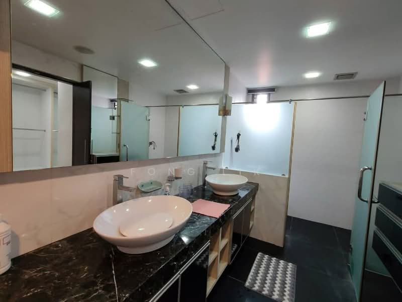 Semi-Detached House for Sale in Taman Pelangi (Johor Bahru) - Fong Lik - Bathroom - PropertyGuru.com.my