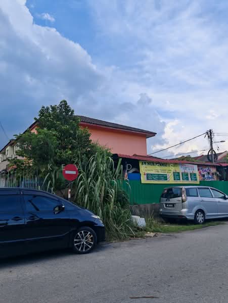 Rumah Teres untuk Dijual di Taman Pinggiran Putra (Seri Kembangan) - Kevin Dass - Exterior - PropertyGuru.com.my