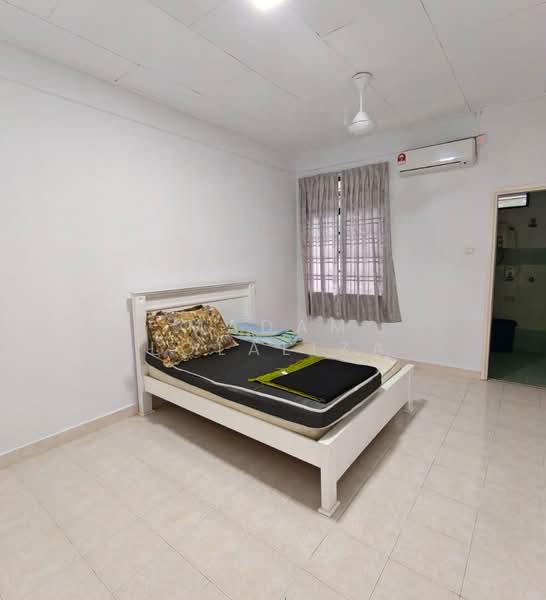 Bungalow for Sale in Kuala Terengganu (Terengganu) - Madam Lolaliza - Bedroom - PropertyGuru.com.my