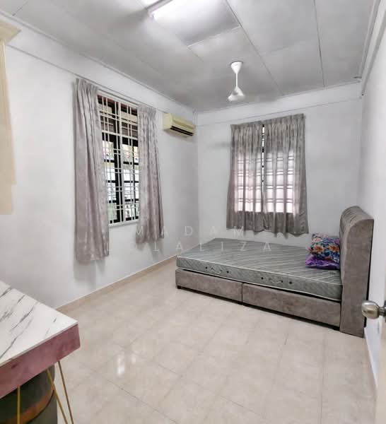 Bungalow for Sale in Kuala Terengganu (Terengganu) - Madam Lolaliza - Bedroom - PropertyGuru.com.my