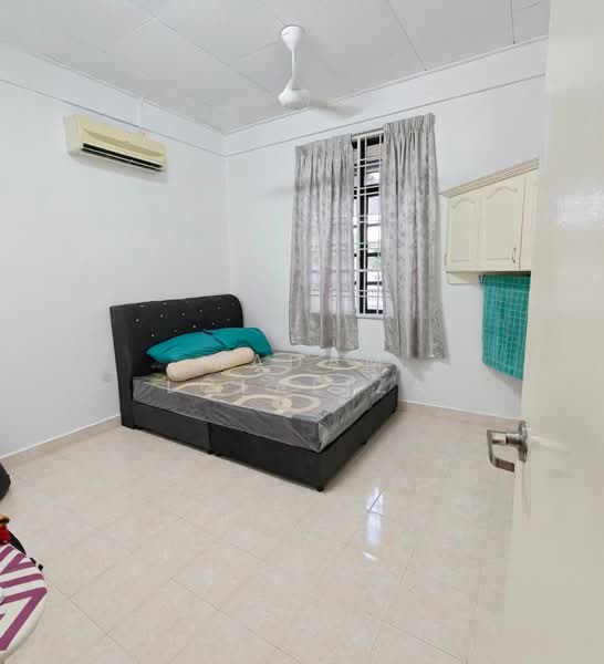 Bungalow for Sale in Kuala Terengganu (Terengganu) - Madam Lolaliza - Bedroom - PropertyGuru.com.my