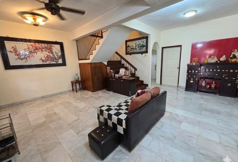 2-storey Terraced House for Sale in Taman Serdang Raya (Seri Kembangan) - Jake Lim - Living Room - PropertyGuru.com.my