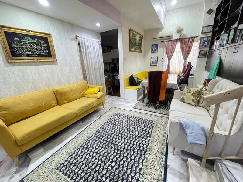 Rumah Teres 2 Tingkat untuk Dijual di Seksyen 5 Wangsa Maju (Wangsa Maju) - Shaziery Iskandar - Living Room - PropertyGuru.com.my