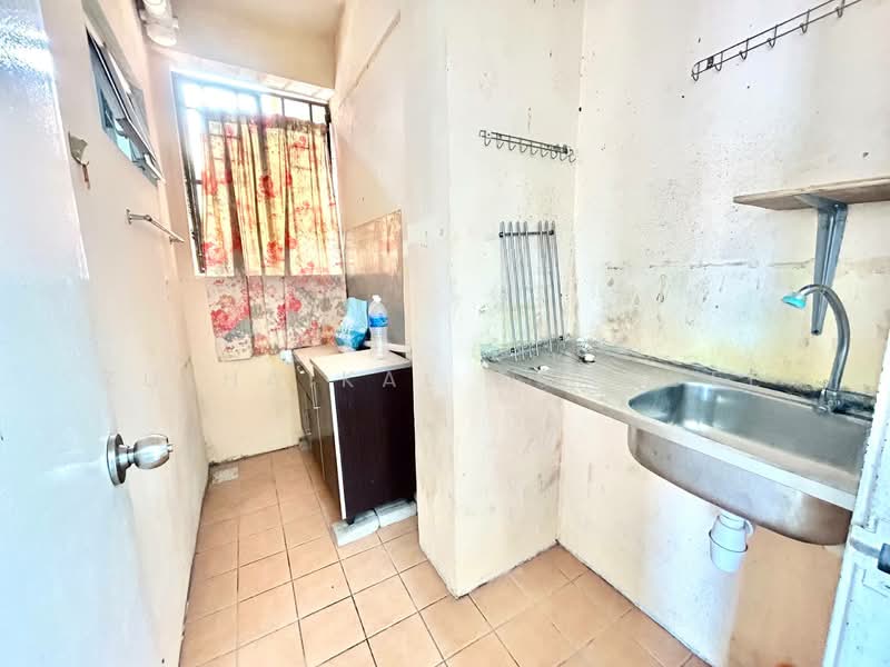 Kondominium untuk Dijual di Pangsapuri Saujana Gombak - Zulhaikal Asmadee - Kitchen - PropertyGuru.com.my