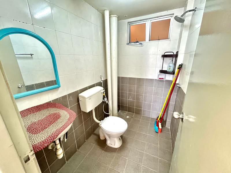 Kondominium untuk Dijual di Pangsapuri Saujana Gombak - Zulhaikal Asmadee - Bathroom - PropertyGuru.com.my