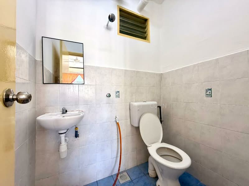 Apartment for Sale at Villa Krystal @ Bandar Selesa Jaya - Vion Tion - Bathroom - PropertyGuru.com.my