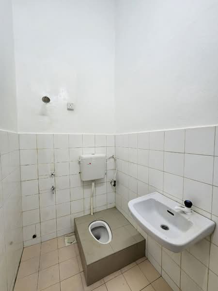 Rumah Teres 1 Tingkat untuk Dijual di Taman Kota Masai (Pasir Gudang) - Caleb Yeo - Bathroom - PropertyGuru.com.my