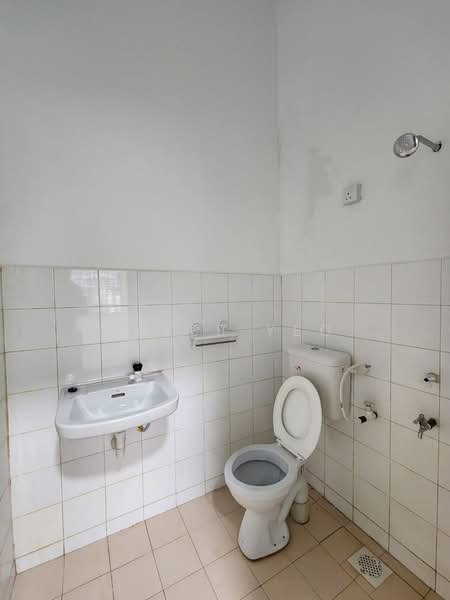 Rumah Teres 1 Tingkat untuk Dijual di Taman Kota Masai (Pasir Gudang) - Caleb Yeo - Bathroom - PropertyGuru.com.my