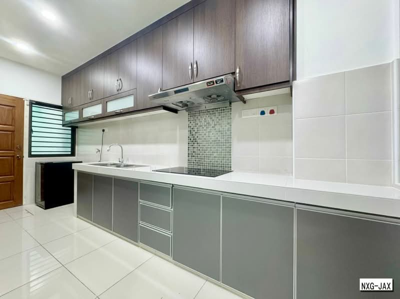 2-storey Terraced House for Sale in Setia Indah (Setia Alam) - Daniel Kok - Kitchen - PropertyGuru.com.my