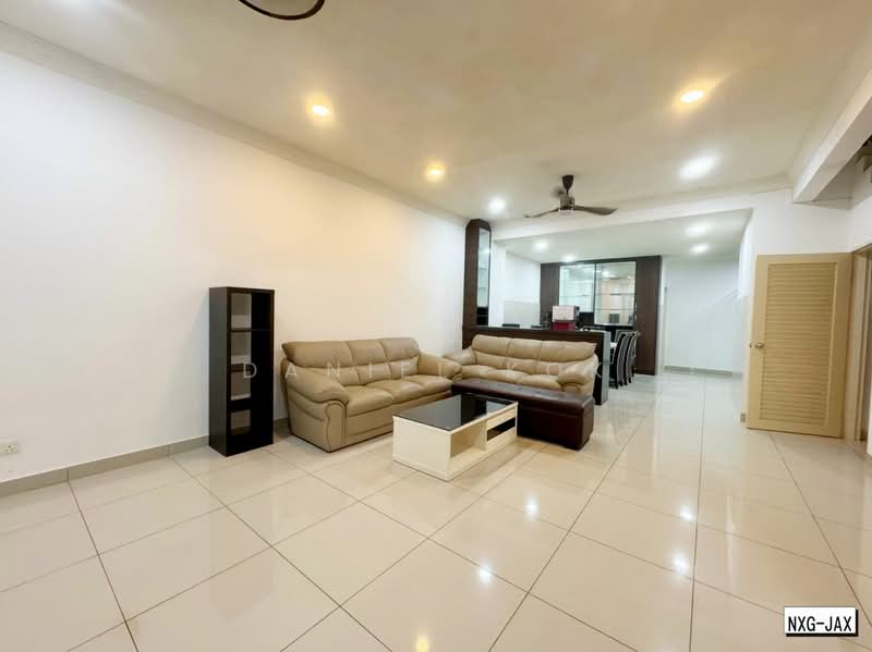 2-storey Terraced House for Sale in Setia Indah (Setia Alam) - Daniel Kok - Living Room - PropertyGuru.com.my