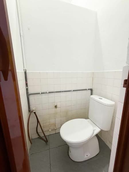 Terraced House for Sale in Taman Desa Rhu (Sikamat) - Madam Lolaliza - Bathroom - PropertyGuru.com.my
