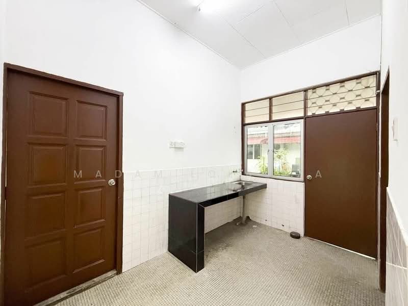 Terraced House for Sale in Taman Desa Rhu (Sikamat) - Madam Lolaliza - Kitchen - PropertyGuru.com.my