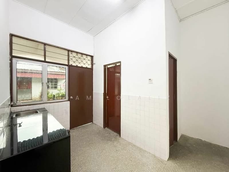 Terraced House for Sale in Taman Desa Rhu (Sikamat) - Madam Lolaliza - Kitchen - PropertyGuru.com.my