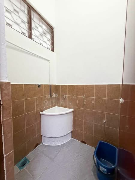 Terraced House for Sale in Taman Desa Rhu (Sikamat) - Madam Lolaliza - Bathroom - PropertyGuru.com.my