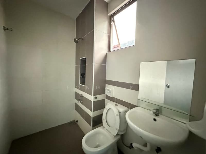 Rumah Teres 2 Tingkat untuk Dijual di Bandar Dato Onn (Tebrau) - Fong Lik - Bathroom - PropertyGuru.com.my