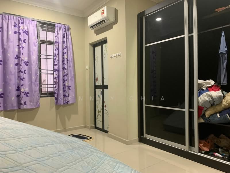 Rumah Teres 2 Tingkat untuk Disewa di Permas Jaya (Johor) - Kennly Chia - Bedroom - PropertyGuru.com.my