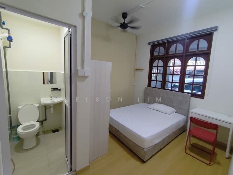 2-storey Terraced House for Rent in Taman Pelangi (Johor Bahru) - Nelson Lim - Medium Room - PropertyGuru.com.my