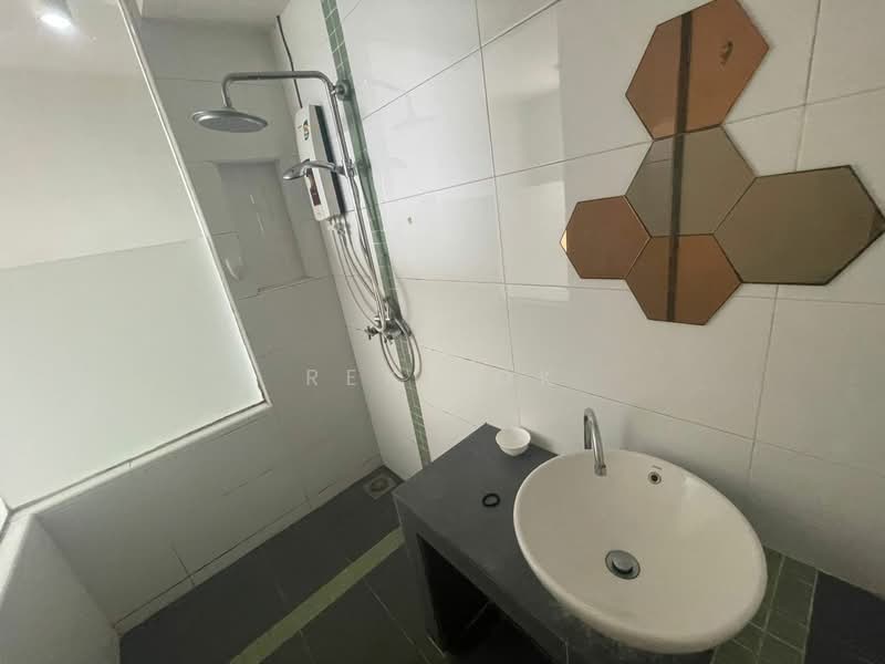 Servis Apartment untuk Disewa di Ritze Perdana 2 - Rex Lok - Bathroom - PropertyGuru.com.my