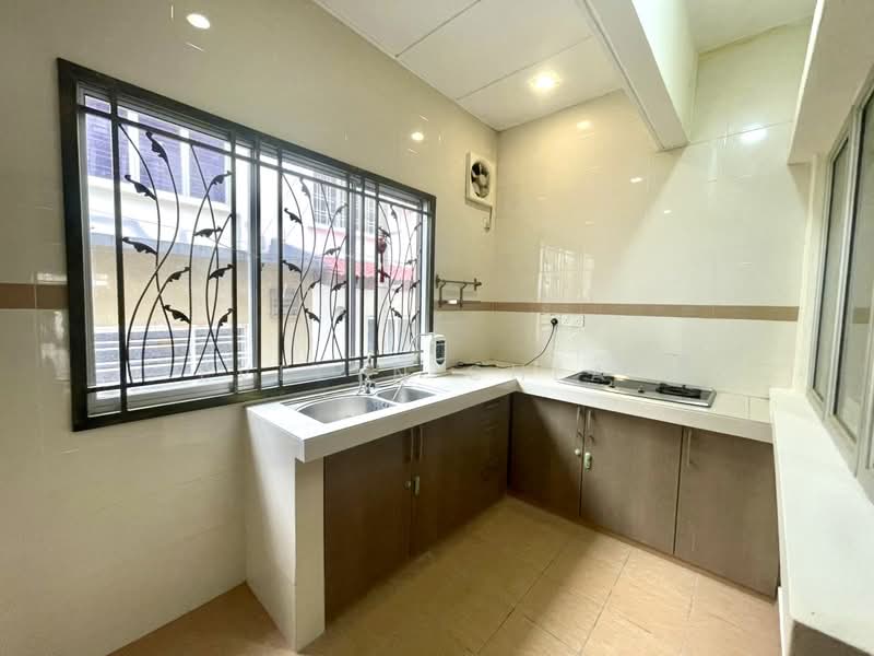 Rumah Teres untuk Dijual di Taman Puchong Hartamas (Puchong) - Evelyn Cheah - Kitchen - PropertyGuru.com.my