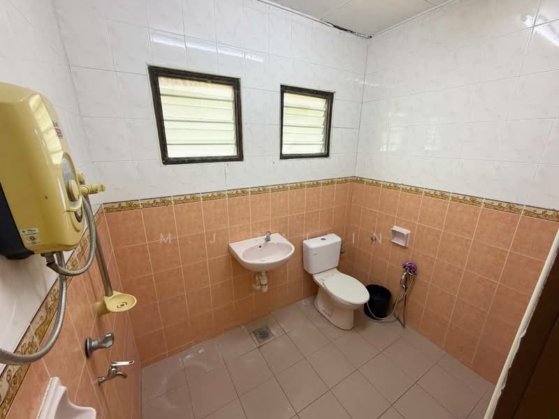 Rumah Teres 2 Tingkat untuk Dijual di Wangsa Melawati (Wangsa Maju) - M.J Zairin - Bathroom - PropertyGuru.com.my