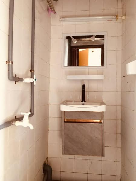 Pangsapuri untuk Disewa di Pangsapuri Sri Nervillia - Dr Shahril Nizam - Bathroom - PropertyGuru.com.my