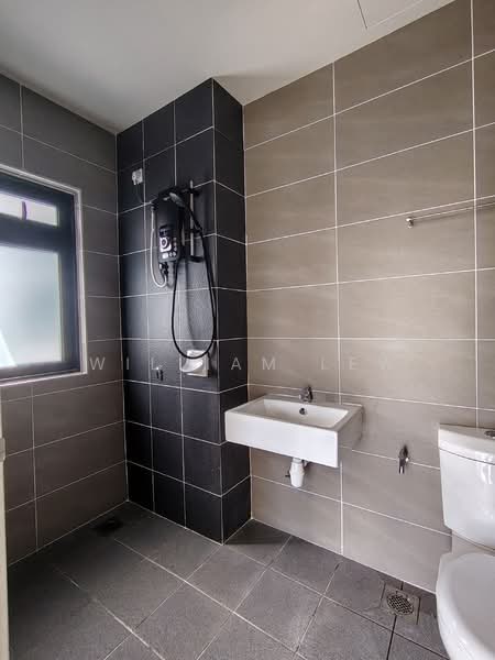 Servis Apartment untuk Disewa di HYVE - William Lew - Bathroom - PropertyGuru.com.my