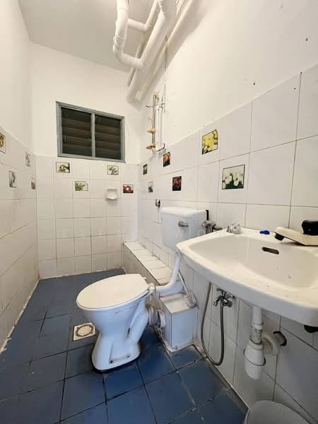 Pangsapuri untuk Dijual di Kinrara Putri - Elena Wong - Bathroom - PropertyGuru.com.my