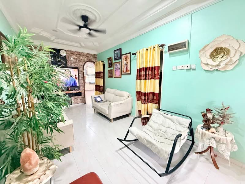 1.5-storey Terraced House for Sale in Kapar (Selangor) - Azmi . - Living Room - PropertyGuru.com.my
