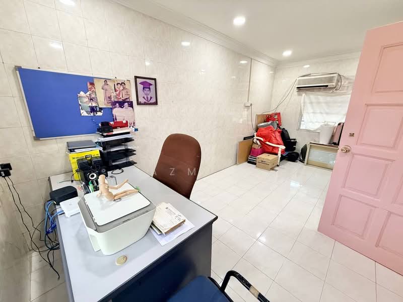 1.5-storey Terraced House for Sale in Kapar (Selangor) - Azmi . - PropertyGuru.com.my