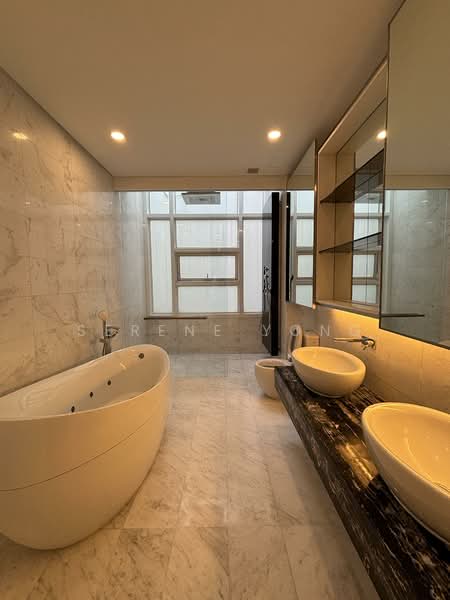 Rumah Teres 3.5 Tingkat untuk Disewa di Mont Kiara (Kuala Lumpur) - Serene Yong - Master bathroom - PropertyGuru.com.my