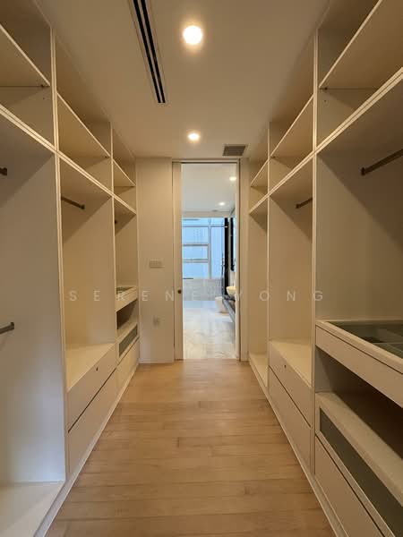 Rumah Teres 3.5 Tingkat untuk Disewa di Mont Kiara (Kuala Lumpur) - Serene Yong - Master closet - PropertyGuru.com.my