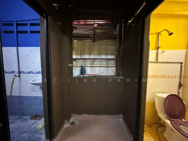 Rumah Flat untuk Dijual di Desa Baiduri - Fazillah Rahim - Bathroom - PropertyGuru.com.my