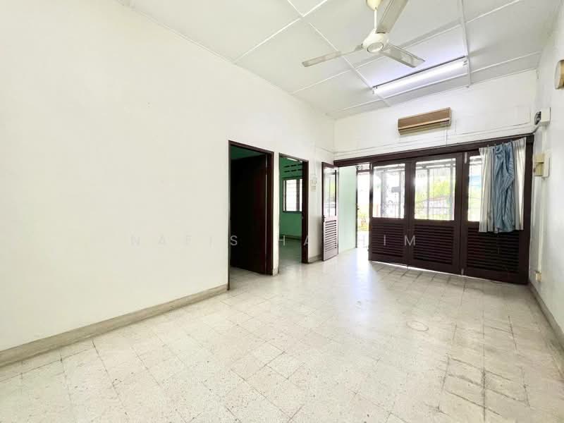 Rumah Teres 1 Tingkat untuk Dijual di Taman Sri Jelok (Kajang) - Nafis Hashim - Living Room - PropertyGuru.com.my