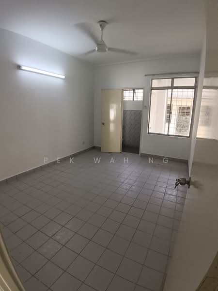 Downstair bedroom 