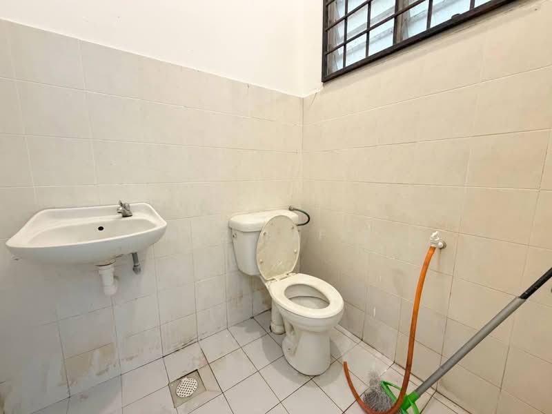 Rumah Teres 1 Tingkat untuk Dijual di Banting (Selangor) - Muz Hafiz - Bathroom - PropertyGuru.com.my