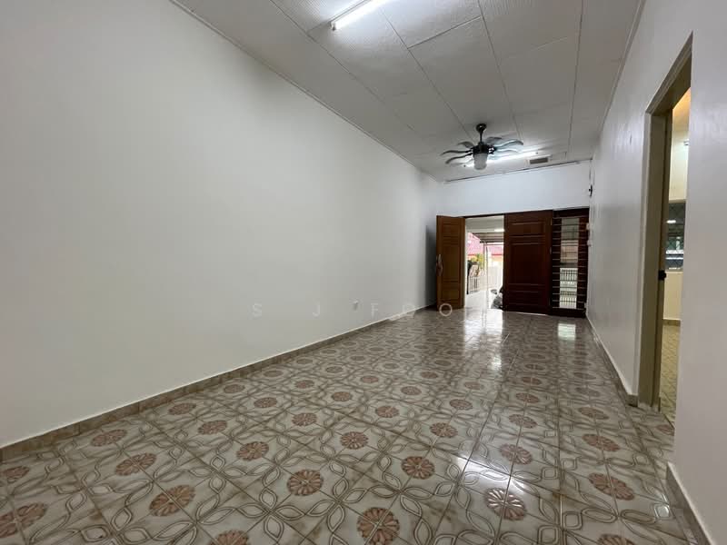 Rumah Teres 1 Tingkat untuk Dijual di Jelutong (Penang) - S J Foo - Living Room - PropertyGuru.com.my