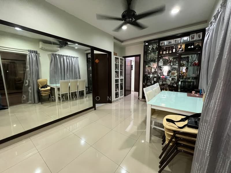 Rumah Bandar untuk Disewa di Batu Caves (Selangor) - Raymond Siew - Dining Room - PropertyGuru.com.my