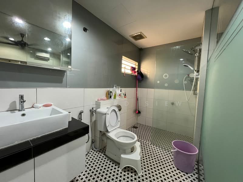 Rumah Bandar untuk Disewa di Batu Caves (Selangor) - Raymond Siew - Bathroom - PropertyGuru.com.my