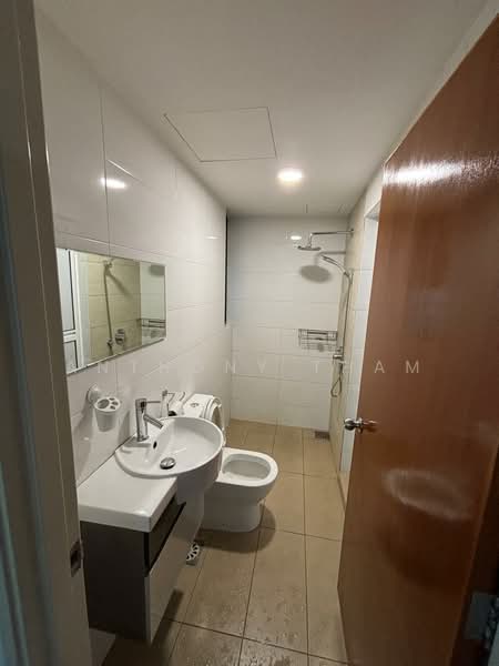 Servis Apartment untuk Disewa di SkyVille 8 @ Benteng 8 - Anthony Tham - Bathroom - PropertyGuru.com.my