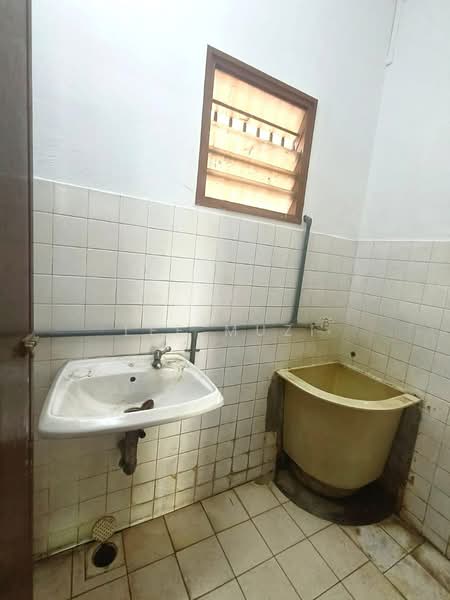 2-storey Terraced House for Sale in Menglembu (Perak) - Lee Muzi - Bathroom - PropertyGuru.com.my