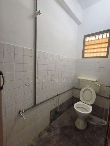 2-storey Terraced House for Sale in Menglembu (Perak) - Lee Muzi - Bathroom - PropertyGuru.com.my