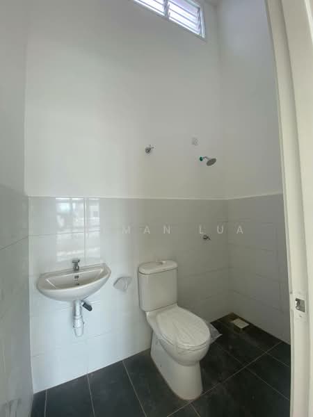 Semi-Detached House for Sale in Taman Seri Pandan (Balai Panjang) - Carman Lua - Bathroom - PropertyGuru.com.my